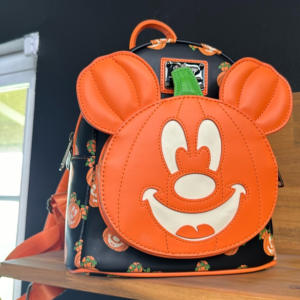 Pumpkin Mickey loungefly Halloween